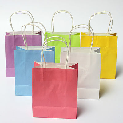 Les sacs en papier réutilisés de rapport forts avec l'anniversaire Papier d'emballage de poignées sortent des sacs