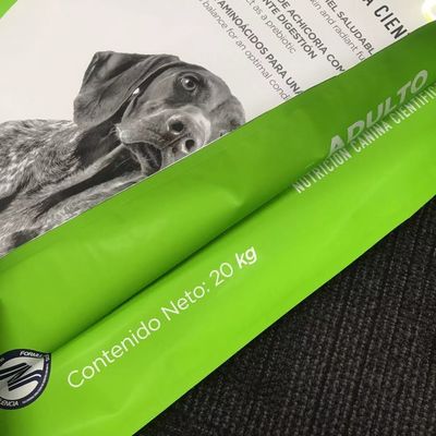 La grande gravure de poids imprimant l'emballage alimentaire du chien 20kg met en sac avec la tirette de bouton de glissière